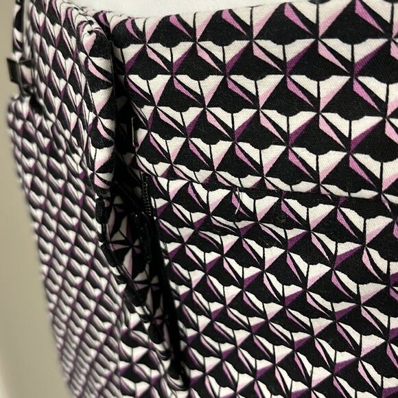 White House Black Market Abstract Print Short 4 Pocket Clasp Zip Shorts- Size 6 - Picture 5 of 16